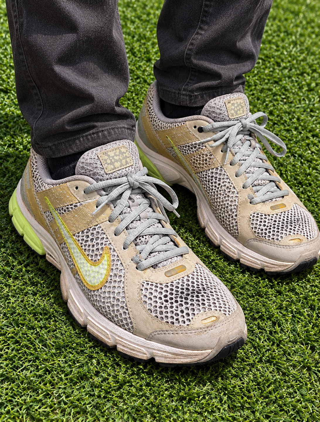 01 Nike Zoom Vomero 5 Sneakers