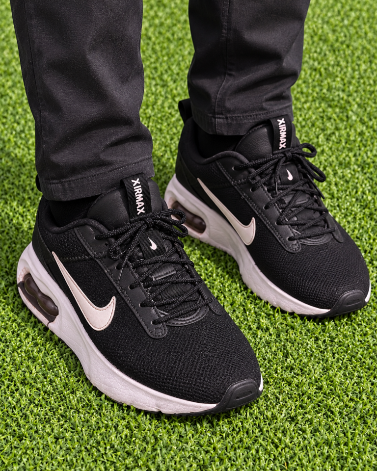 Nike Air Max Axis Shoes