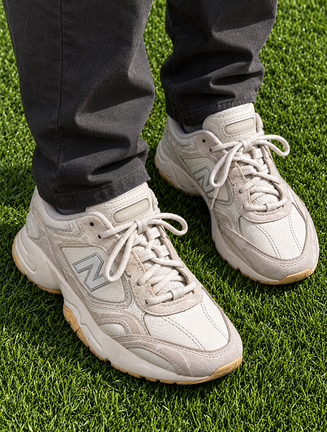 01 New Balance 452 Sneakers