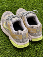 Nike Zoom Vomero 5 Sneakers